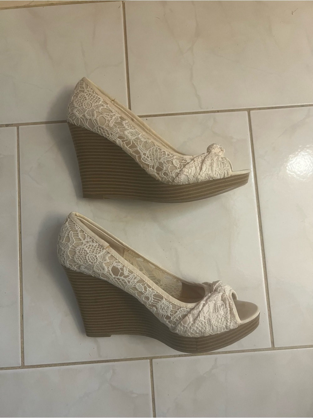 American Eagle Outfitters Women’s Cream Lace Peep-Toe Wedges with Bow Accent - Picture 4 of 13